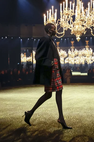Look 18